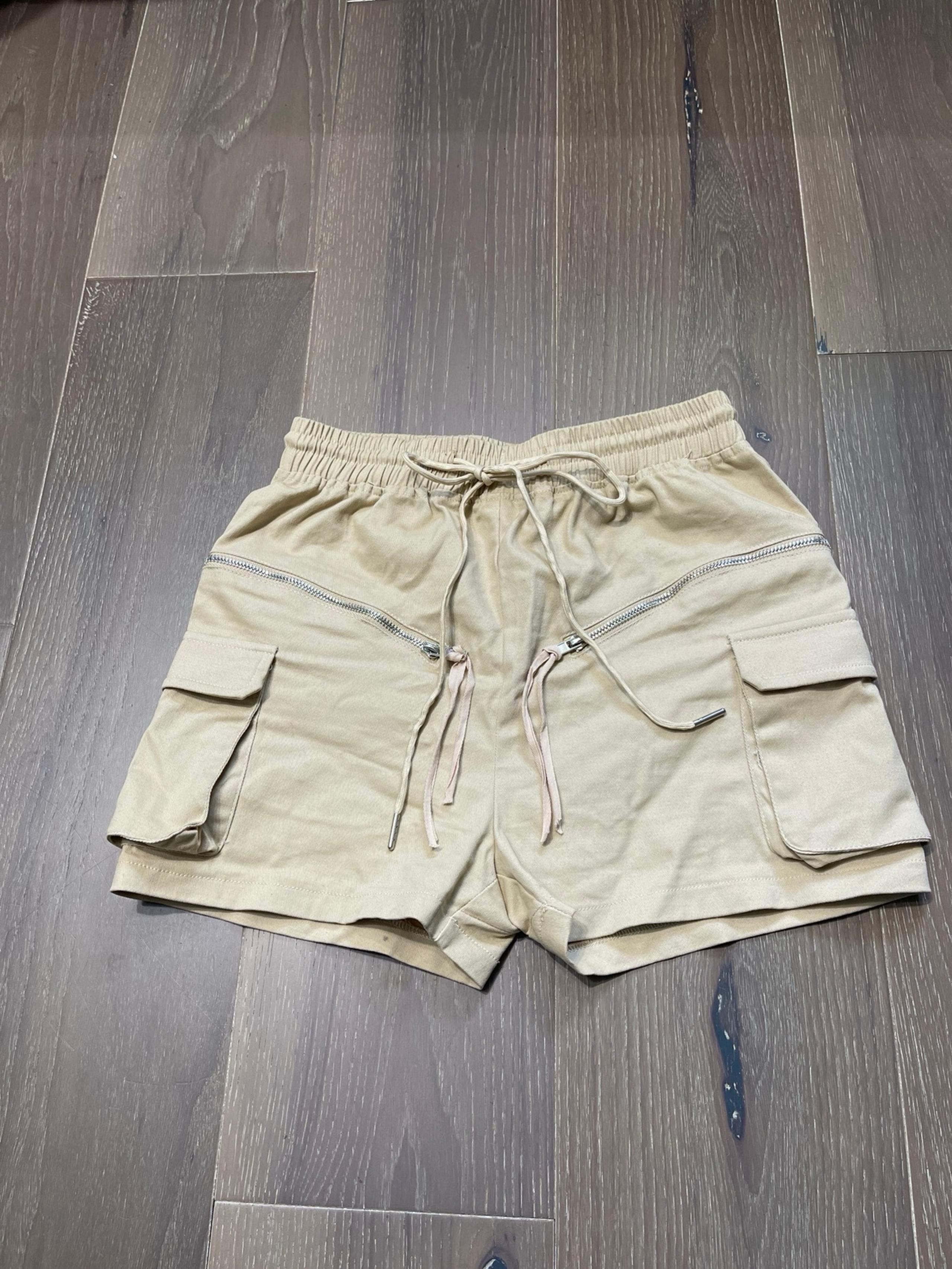 Fashion nova zipper cargo shorts. Gently worn/great condition size small