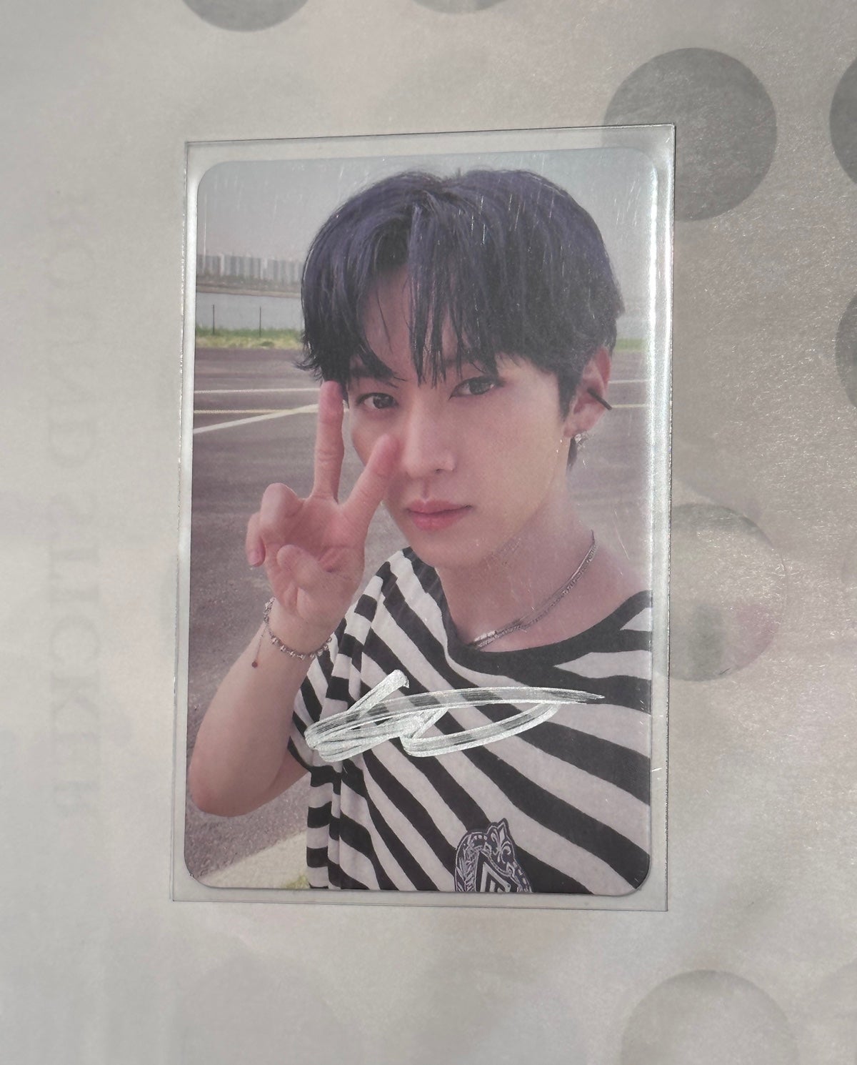 lee know maxident photocard signed
