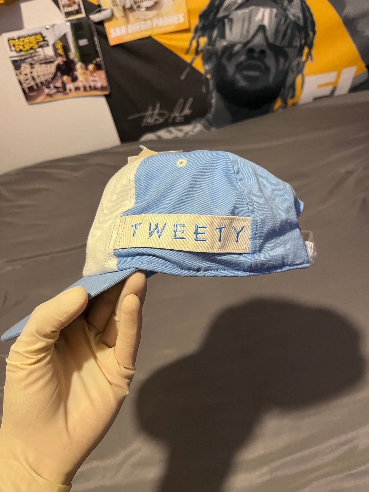 Vintage 1997 Looney Toons Tweety Hat - detail