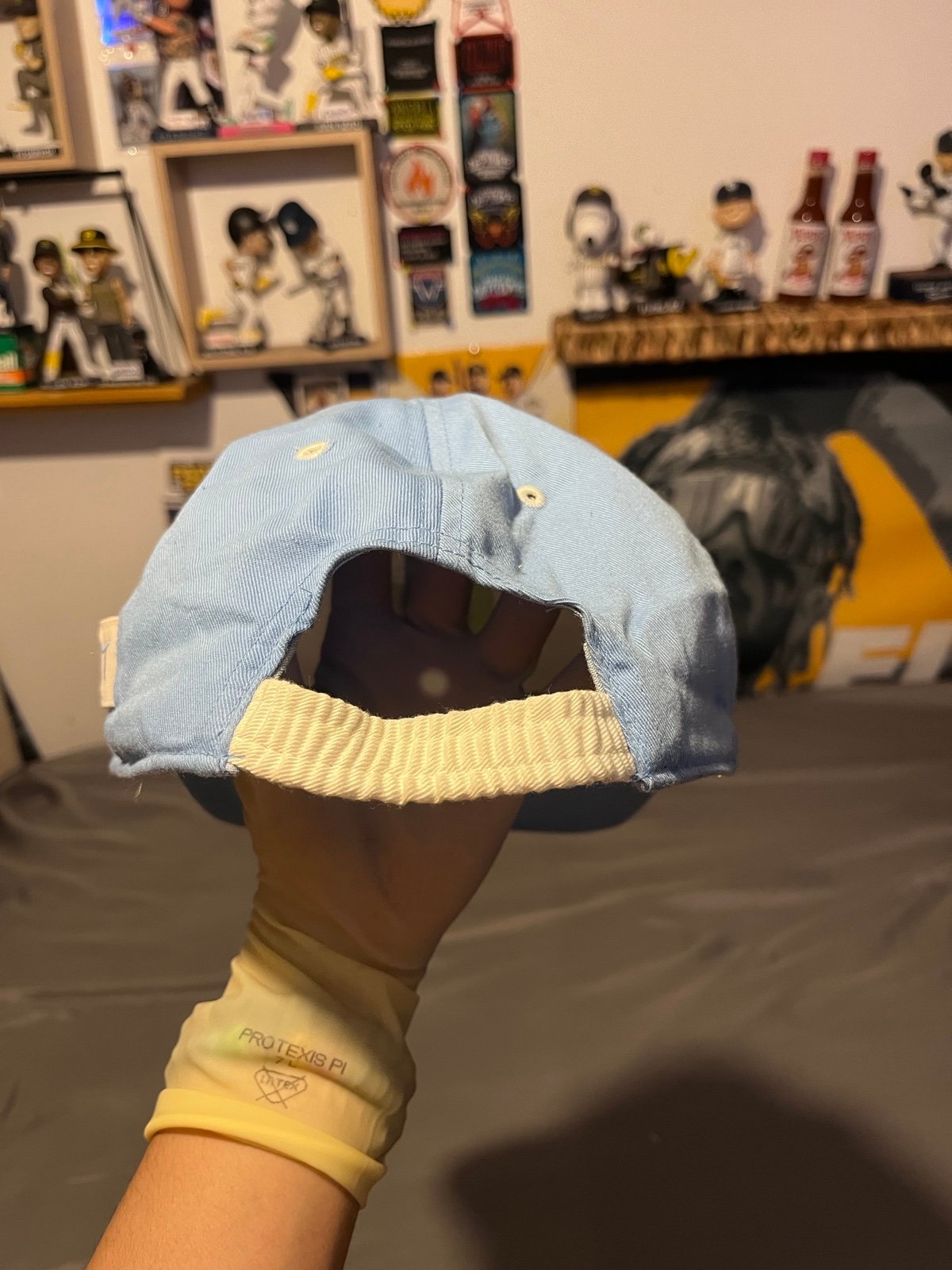 Vintage 1997 Looney Toons Tweety Hat - detail
