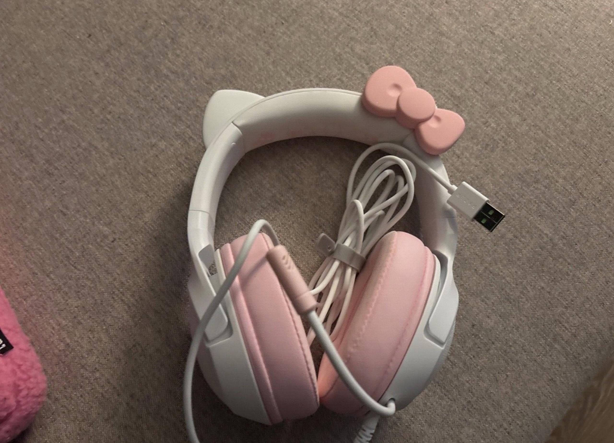 hello kitty headset, pink and white, USB, not used just no box
