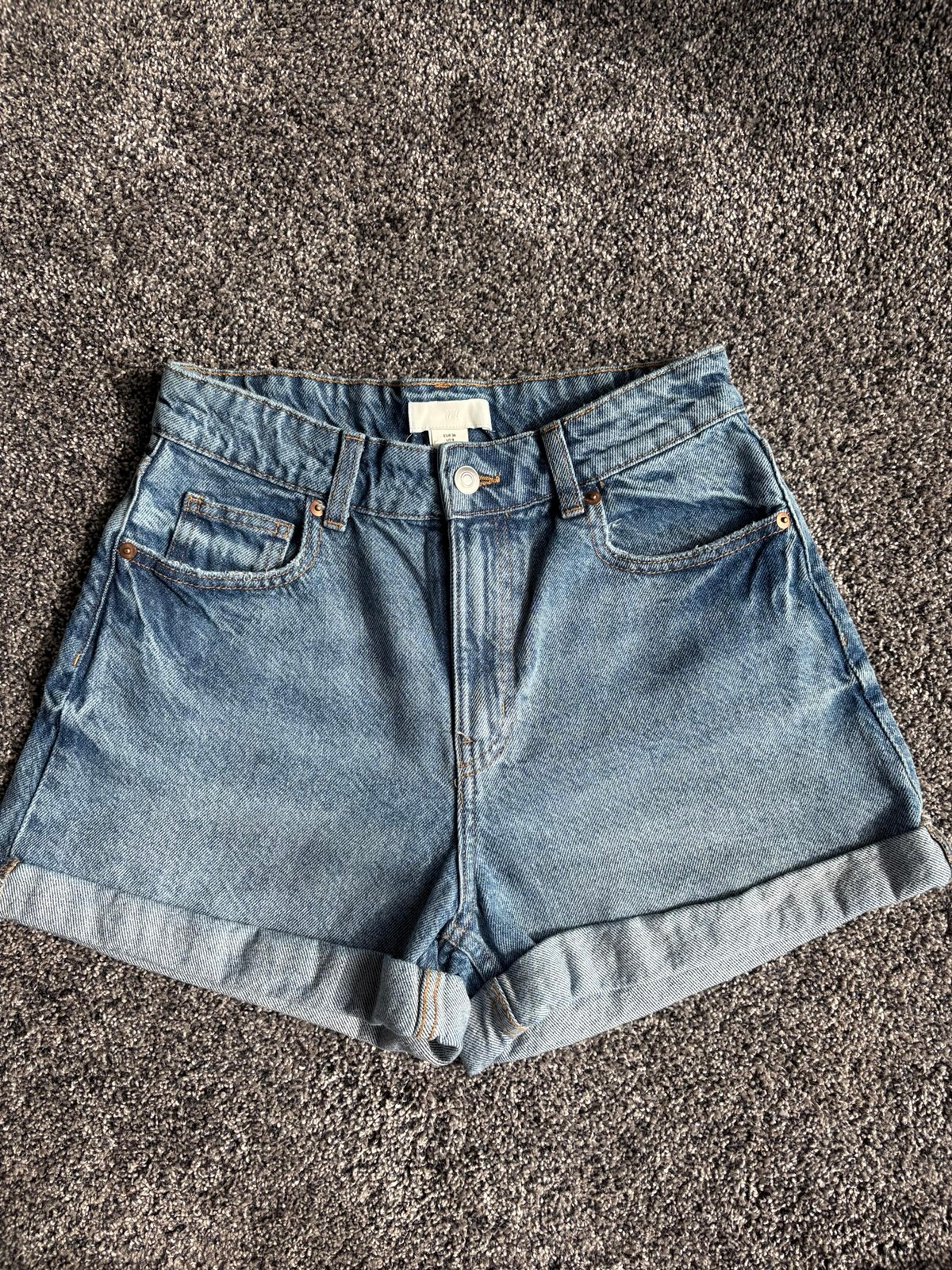 H&M Vintage Ultra High Rise True Mom Short w/ Cuffed Hem #691