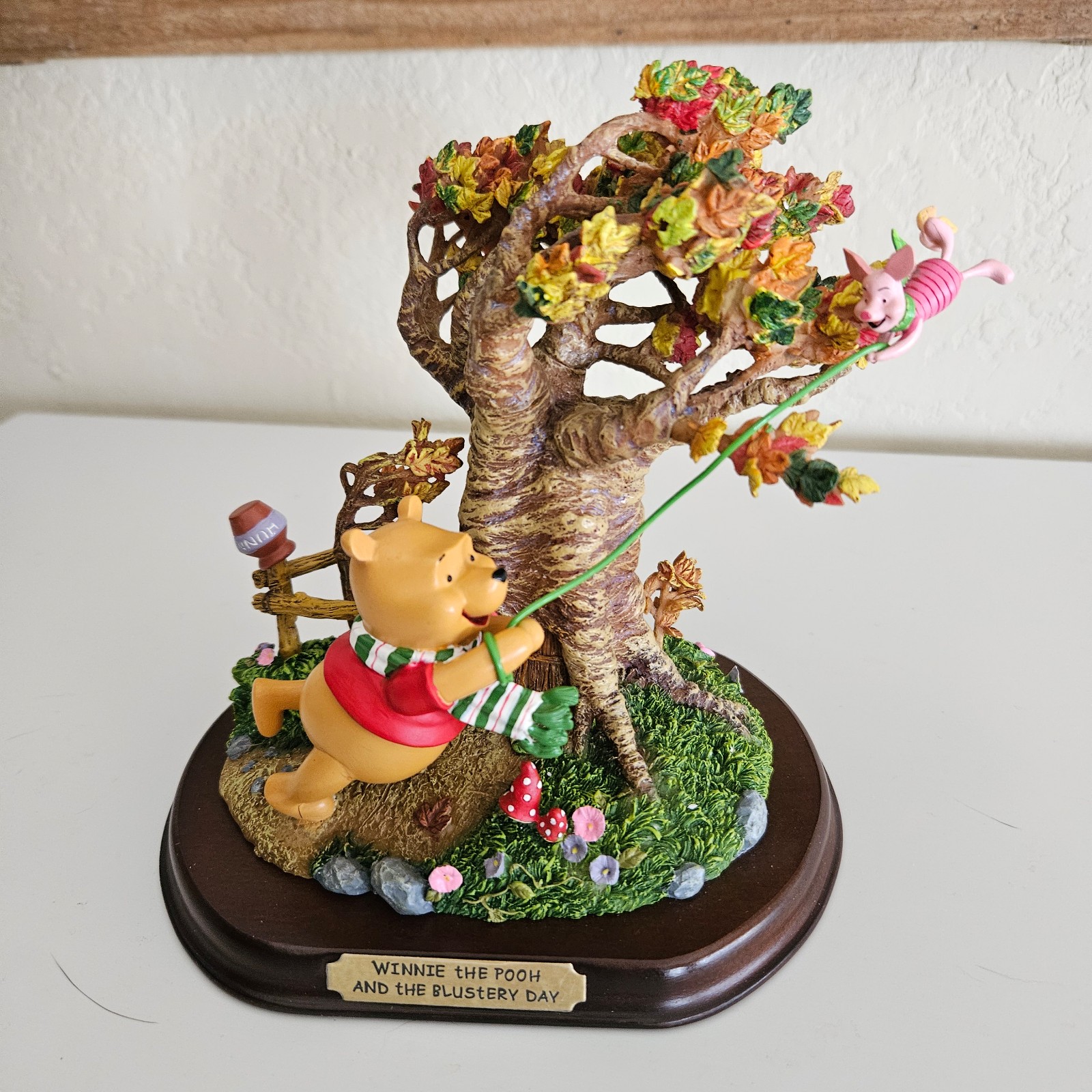 Danbury Mint Winnie The Pooh And The Blustery Day With Piglet Numbered 445/5000
