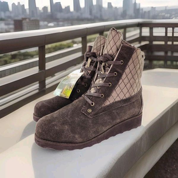 Bearpaw Harmony Women's Insulated Wedge Boot US 9 Brown Suede Lace Up Boots