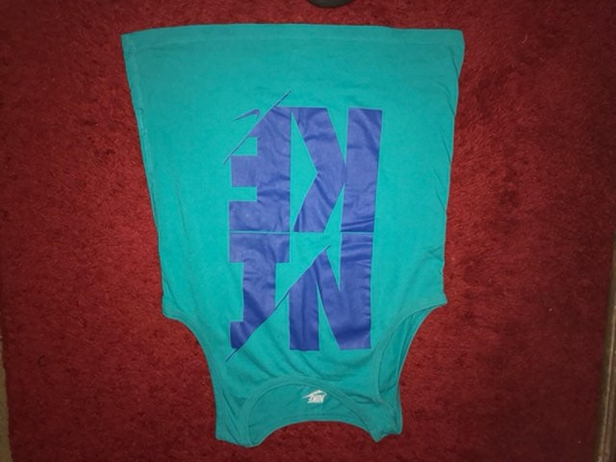 Mens Nike Tank Top size medium slim fit
