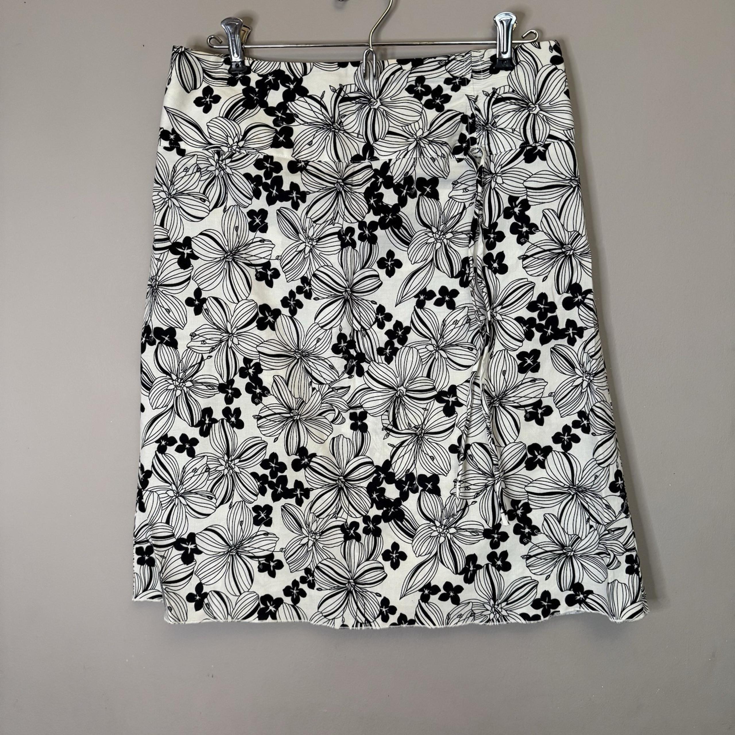 Vtg Y2k Women's Skirt Knee Length Size 5 Black White Floral Zip Back
