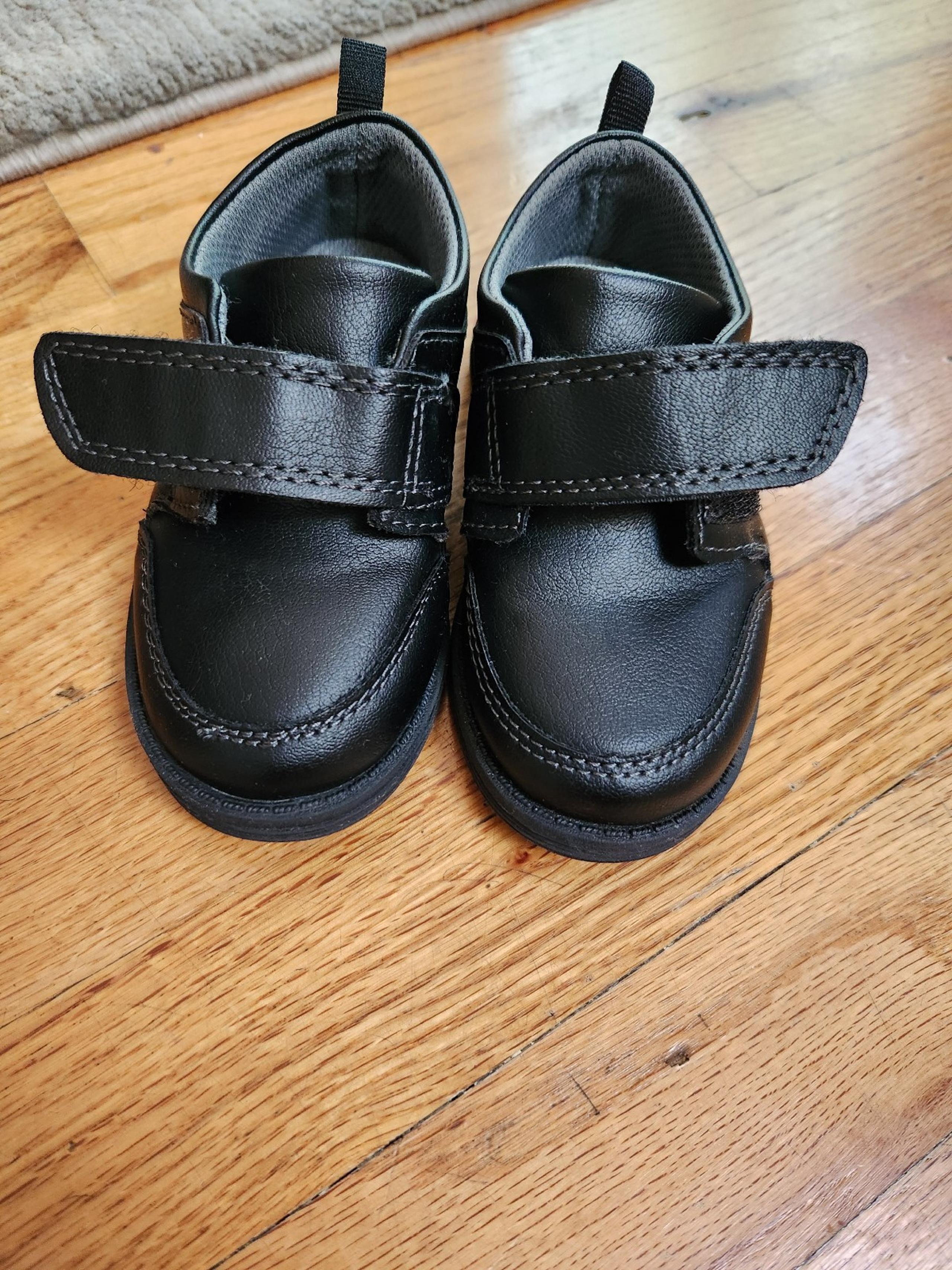 Oshkosh b'gosh toddler boy shoes size 7