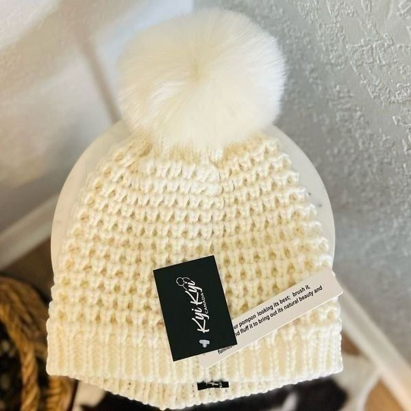 KYI KYI Faux Fur Pompom Classic Wool Beanie Hat, Ivory, One Size, NWT
