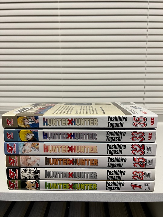 Hunter x Hunter Manga 1, 23, 25, 32-33, and 35. Old SJ logo.
