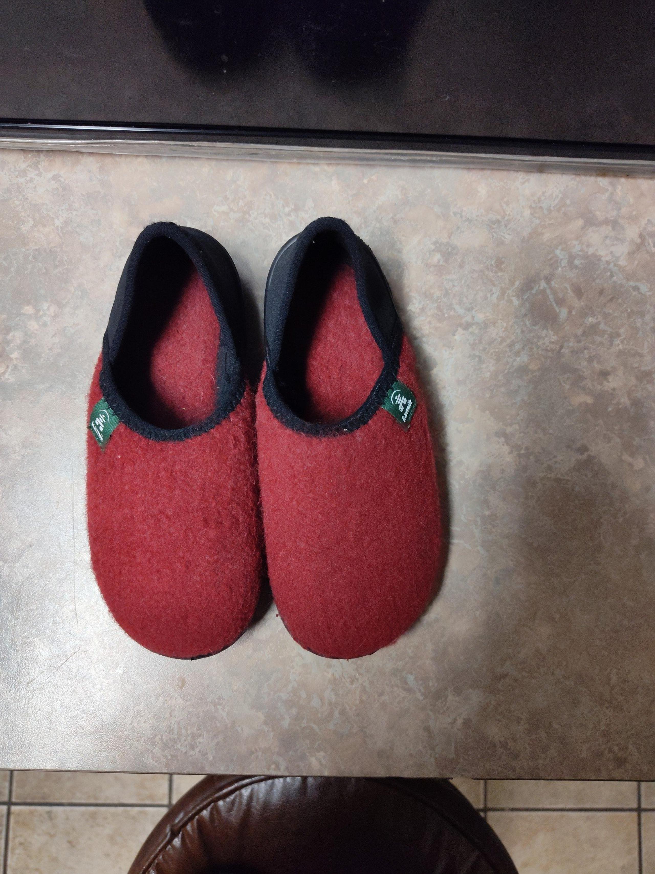 Like new Kamik slippers size 13 toddler boy