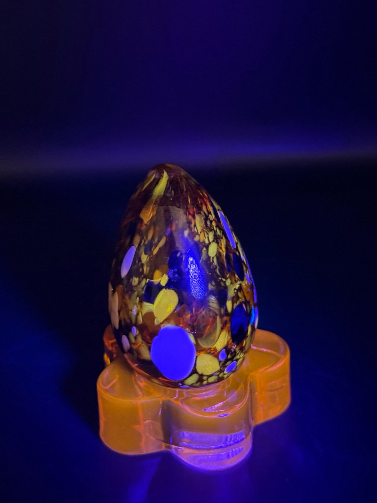 Blenko Glass VC Hand Blown Easter Egg Honey With Multi Colored Glowy Frit Swirl