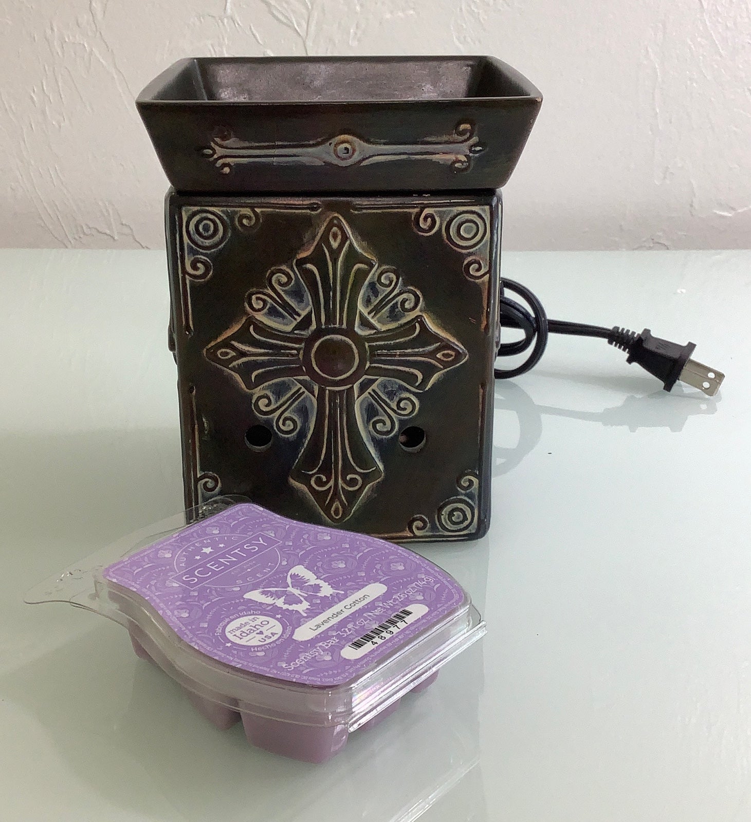 Scentsy Rustic cross ceramic large candle warmer with Lavender cotton bar EUC