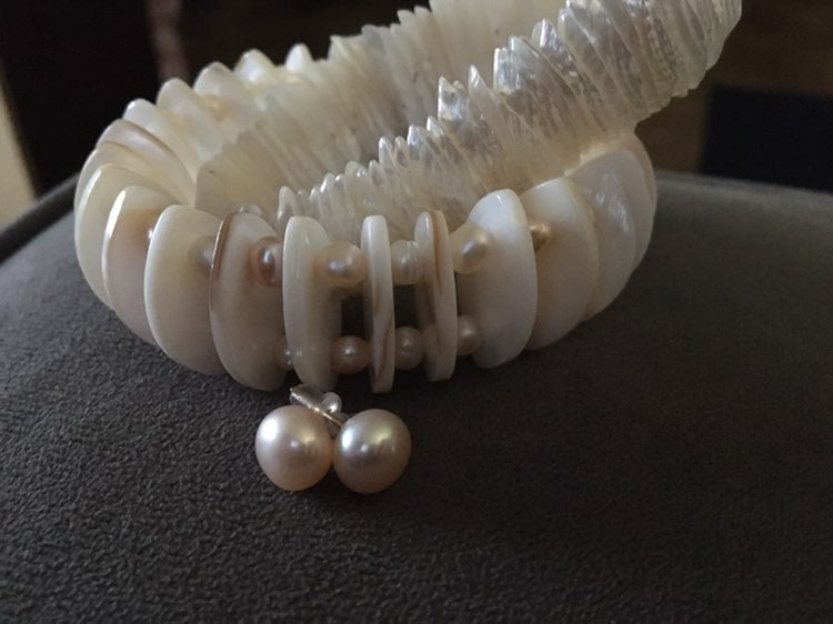 Vintage pearl earrings & bracelet set