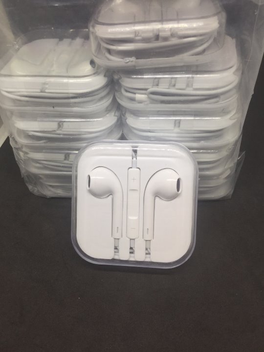 Lot Of 100 Earphone Brand New