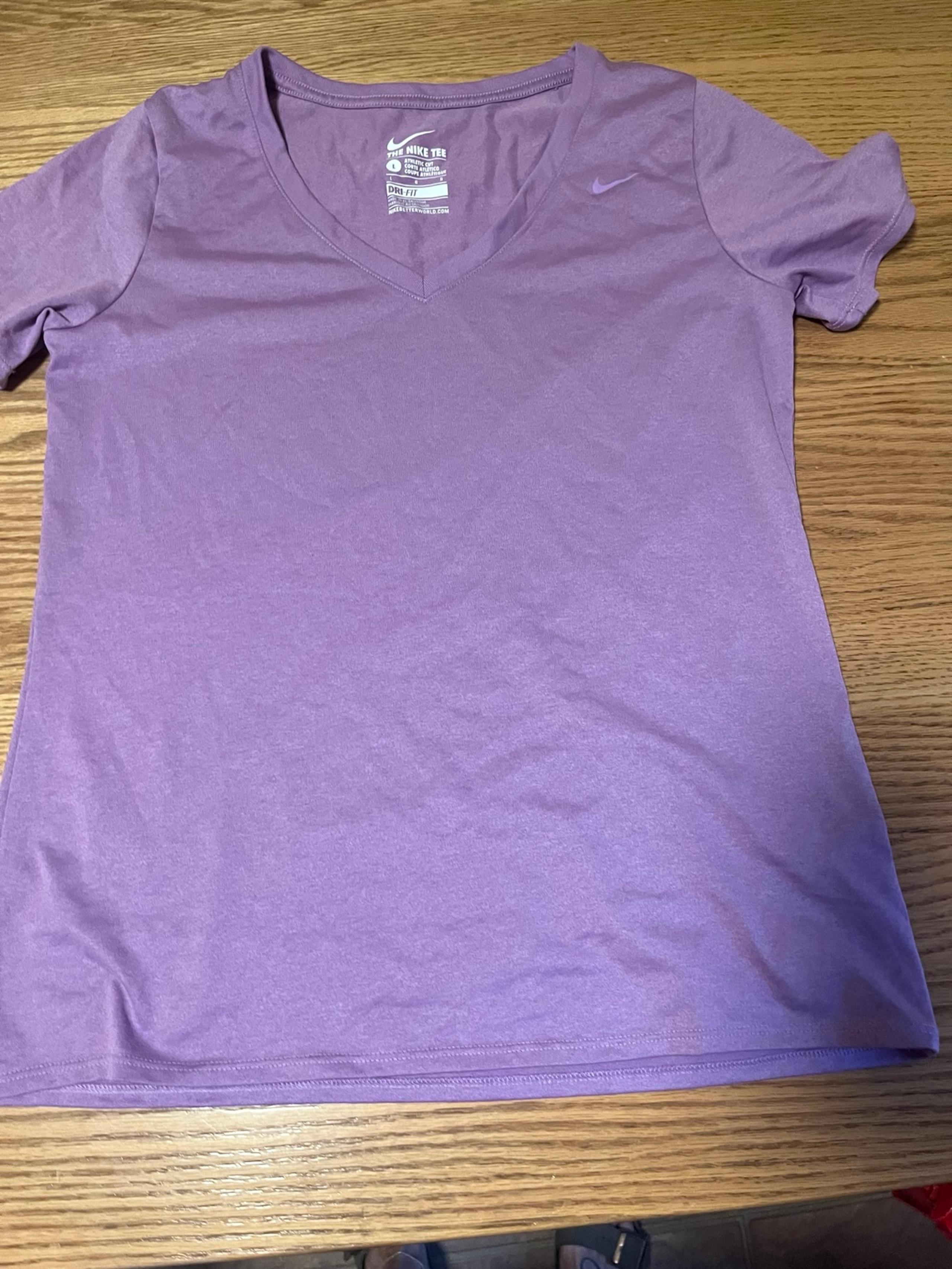 The Tee Women's Large Dri-Fit Athletic Cut Purple V Neck Shortsleeve Shirt - Nike