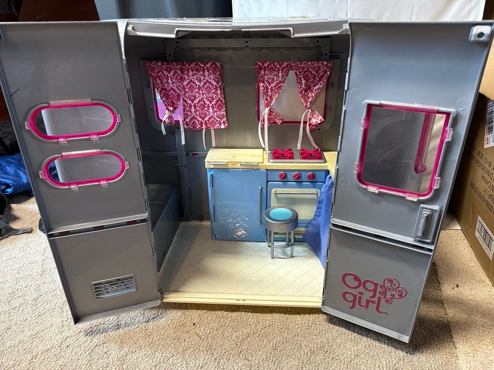 OUR GENERATION RV CAMPER FITS 18 AMERICAN GIRL Dolls.