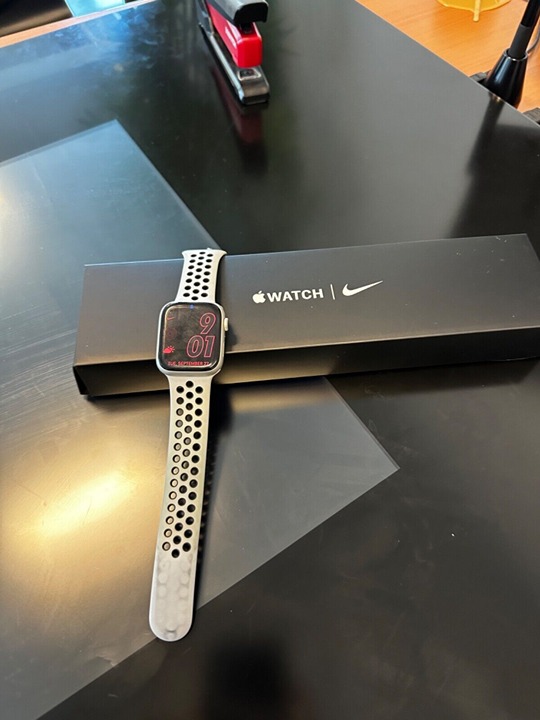 Apple Watch Nike Series 7 45mm Starlight Aluminum Case with Pure Platinum/Black