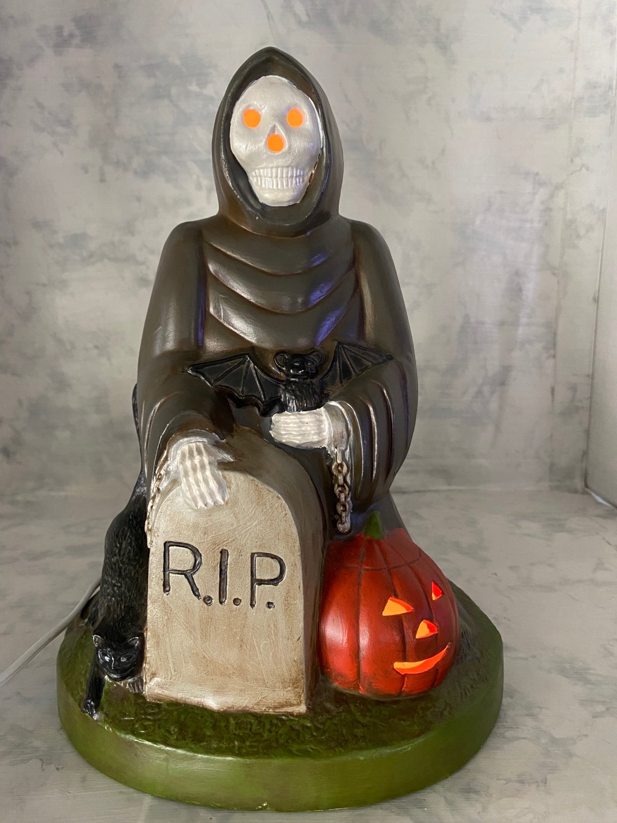 1976 Hershey Molds Ceramic Lighted Grim Reaper