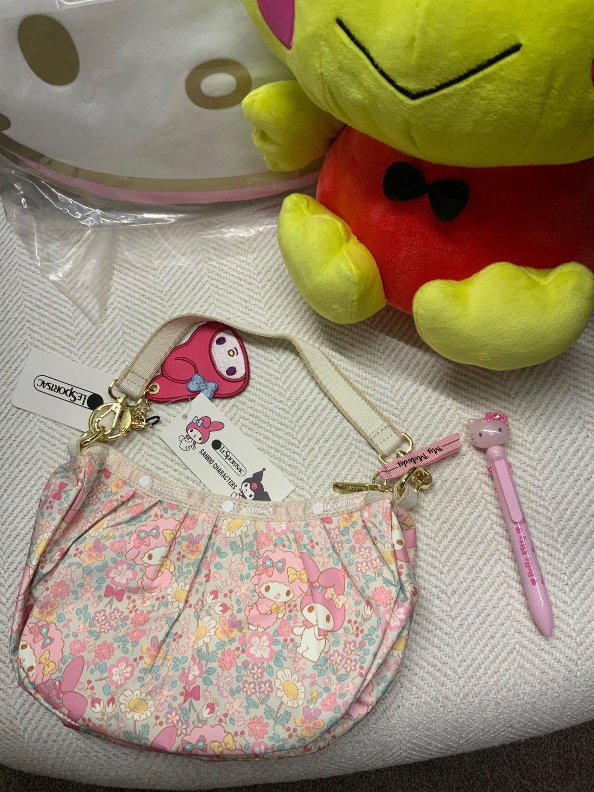 My Melody crossbody sold bag lesportsac