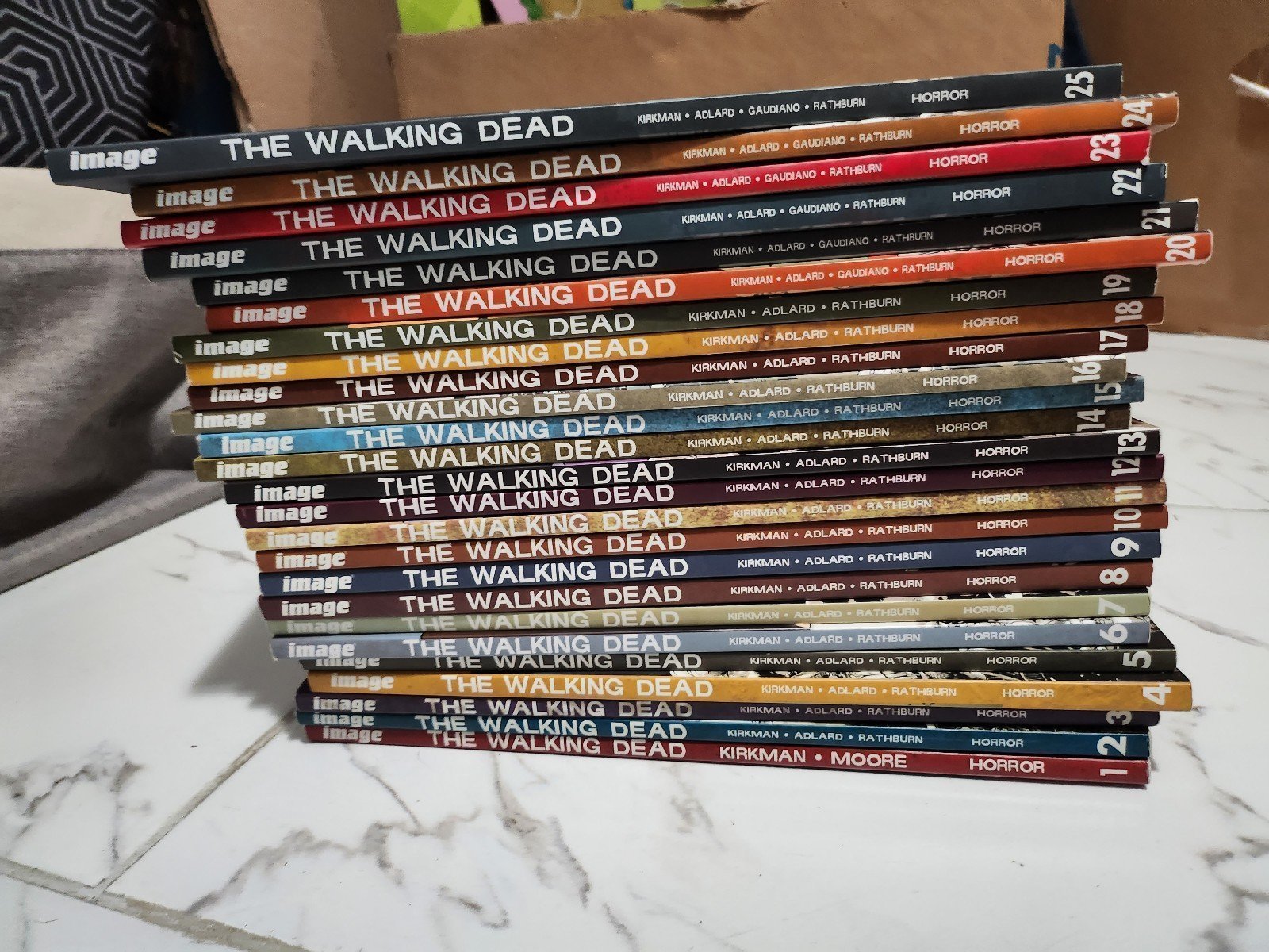 The Walking Dead Graphic Novel Set 1-25