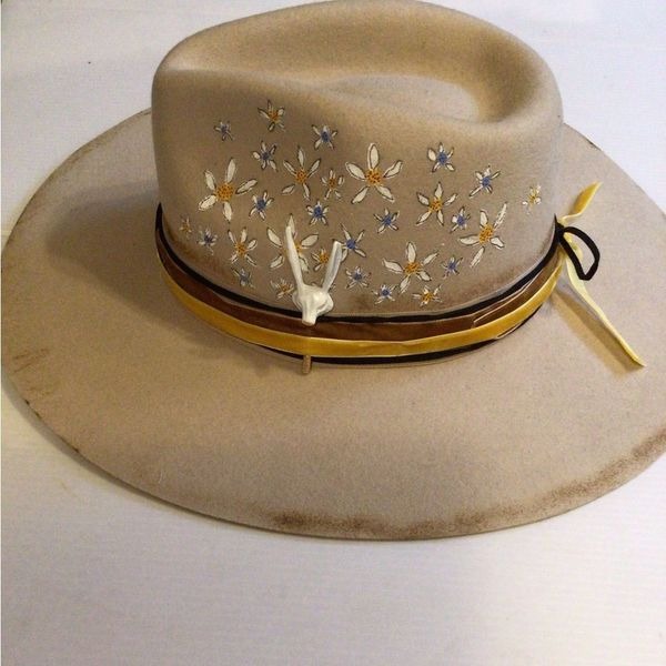 Embroidered Cream Hat with Floral Design