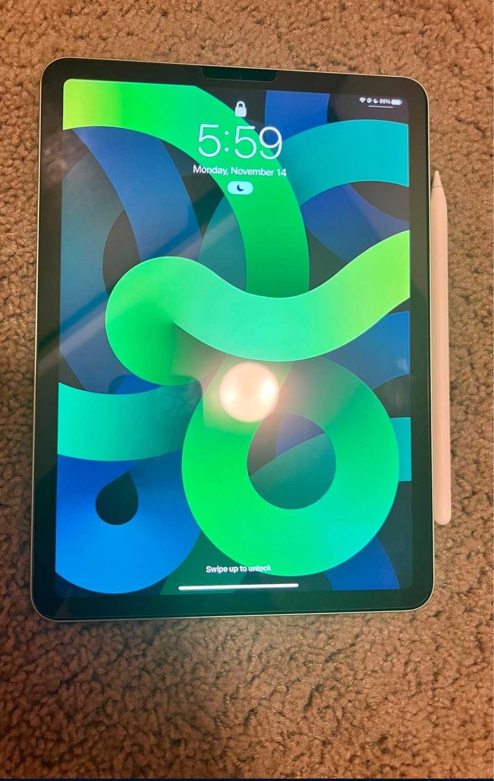 Apple iPad Air 5th Generation 64 GB in Green