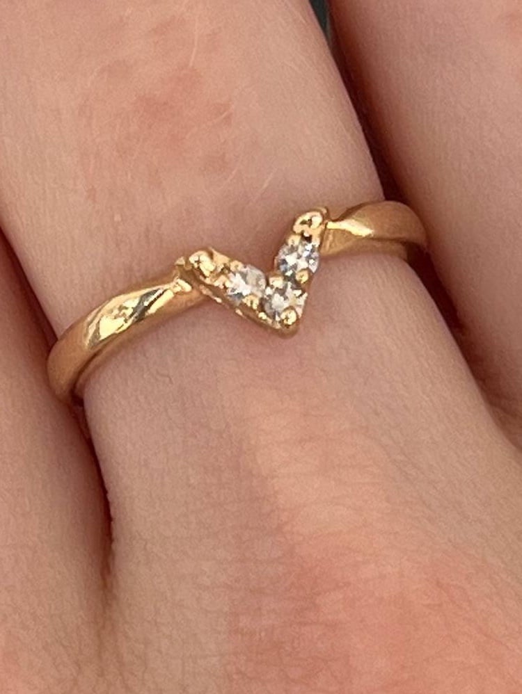14k yellow gold diamond fashion ring size 6 2.2 grams “V” shape