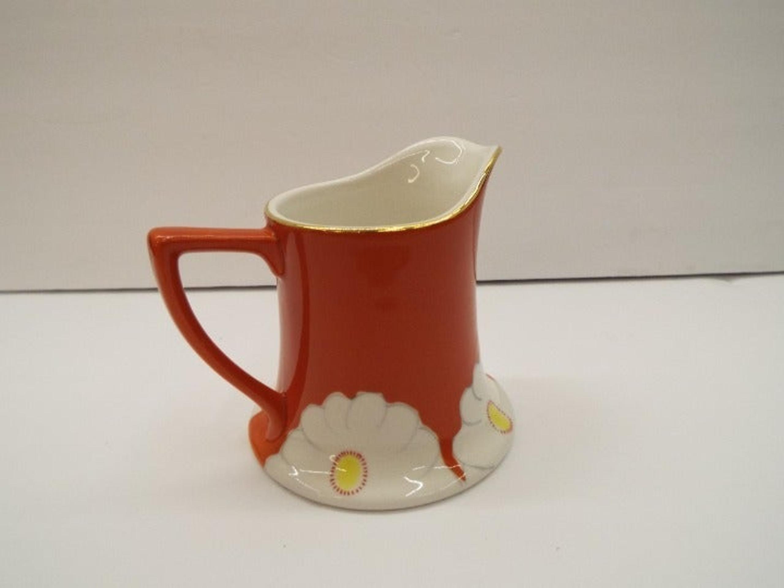 Red Daisie Grace Cream Pitcher Fabrique Chine