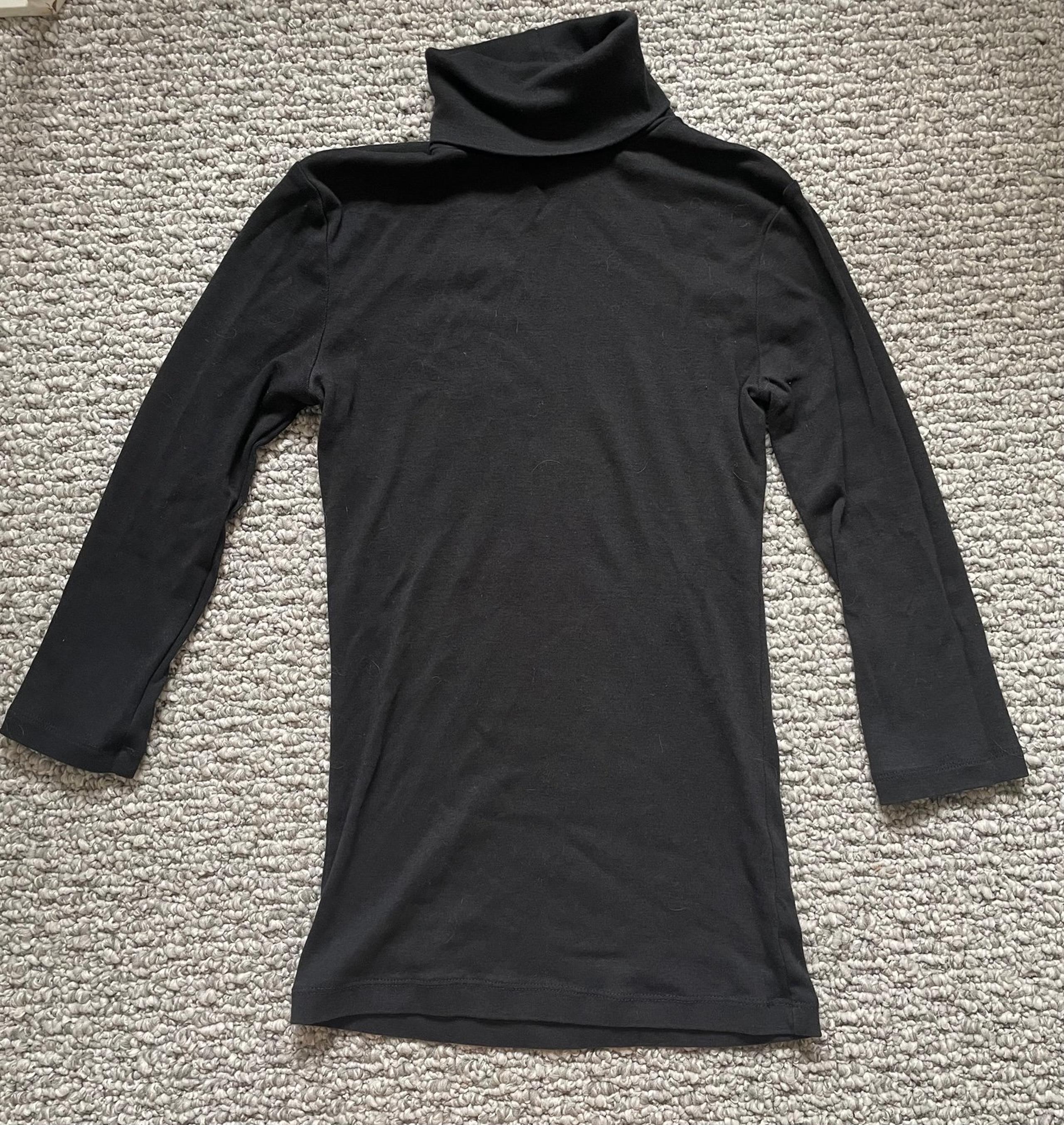 Gap Black 3/4 sleeve turtleneck