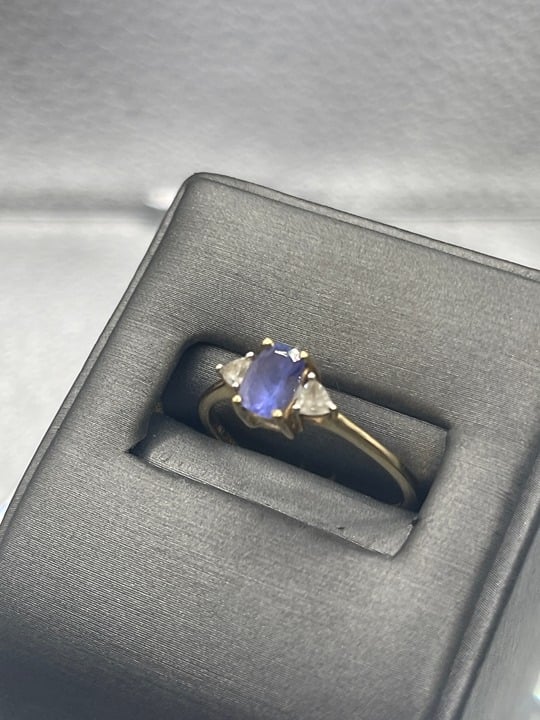 Ladies 10 Karat Yellow Gold Oval Amethyst & CZ Ring