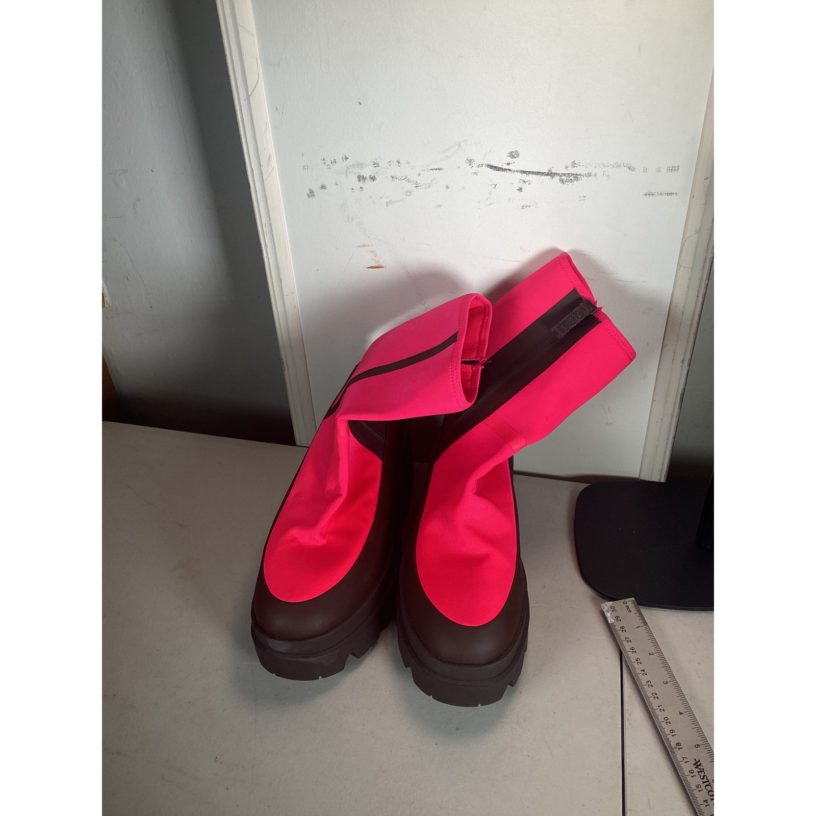 UGG Women's Brisbane Mid BOOT Size 9