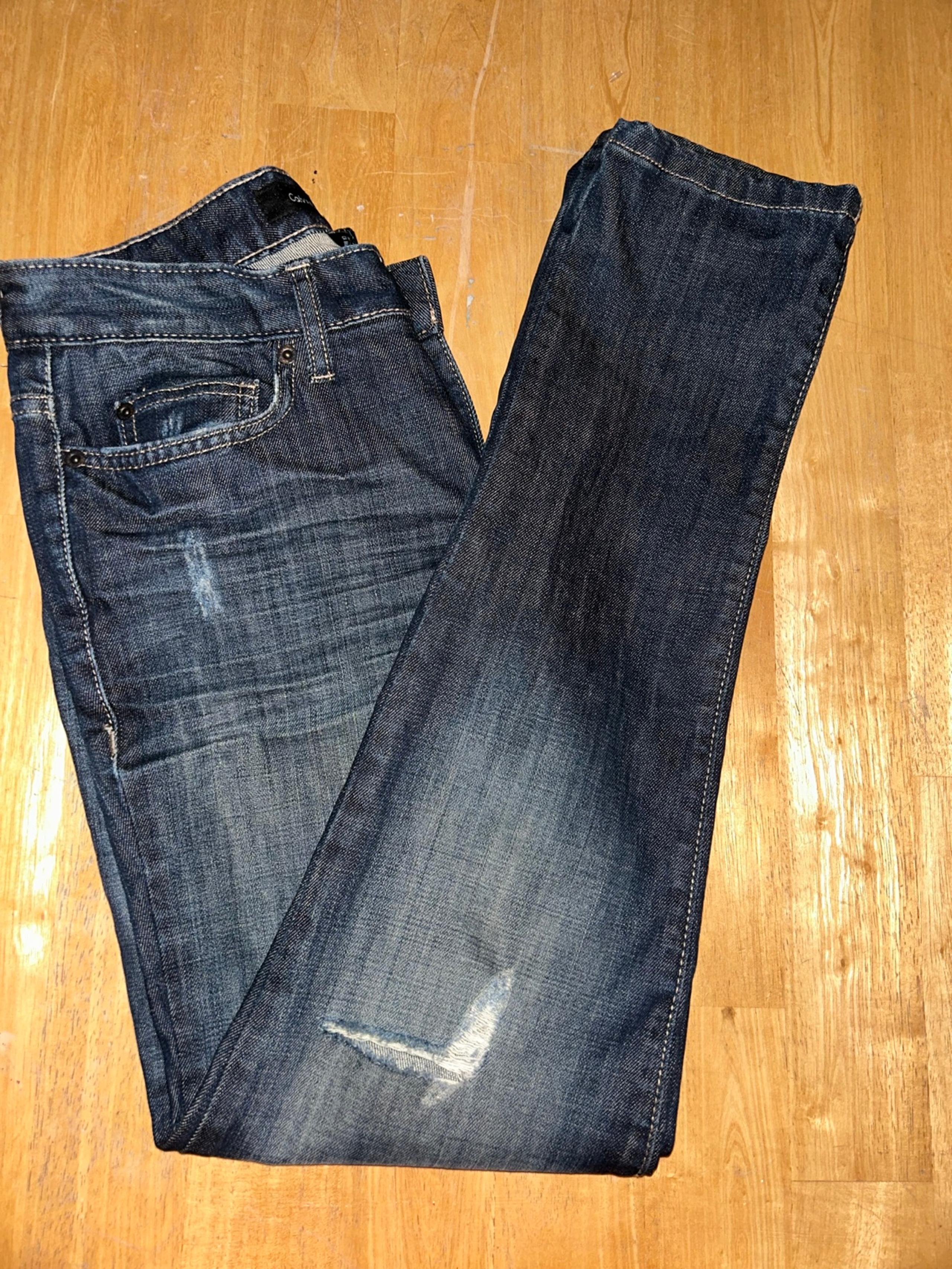 Woman’s jeans size 4 Calvin Klein boyfriend light distressed