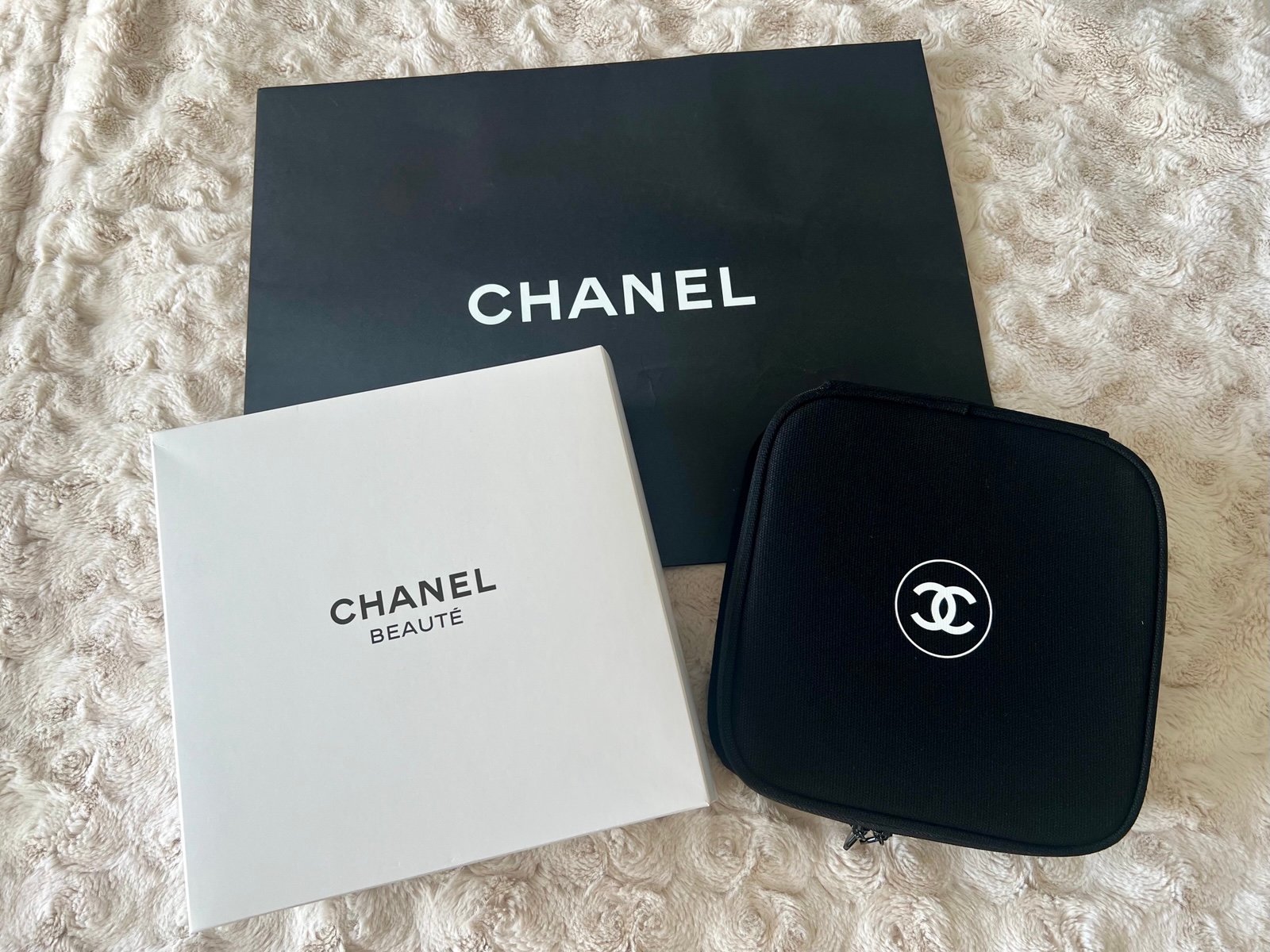 CHANEL Beauté Black Vanity Case W/Mirror