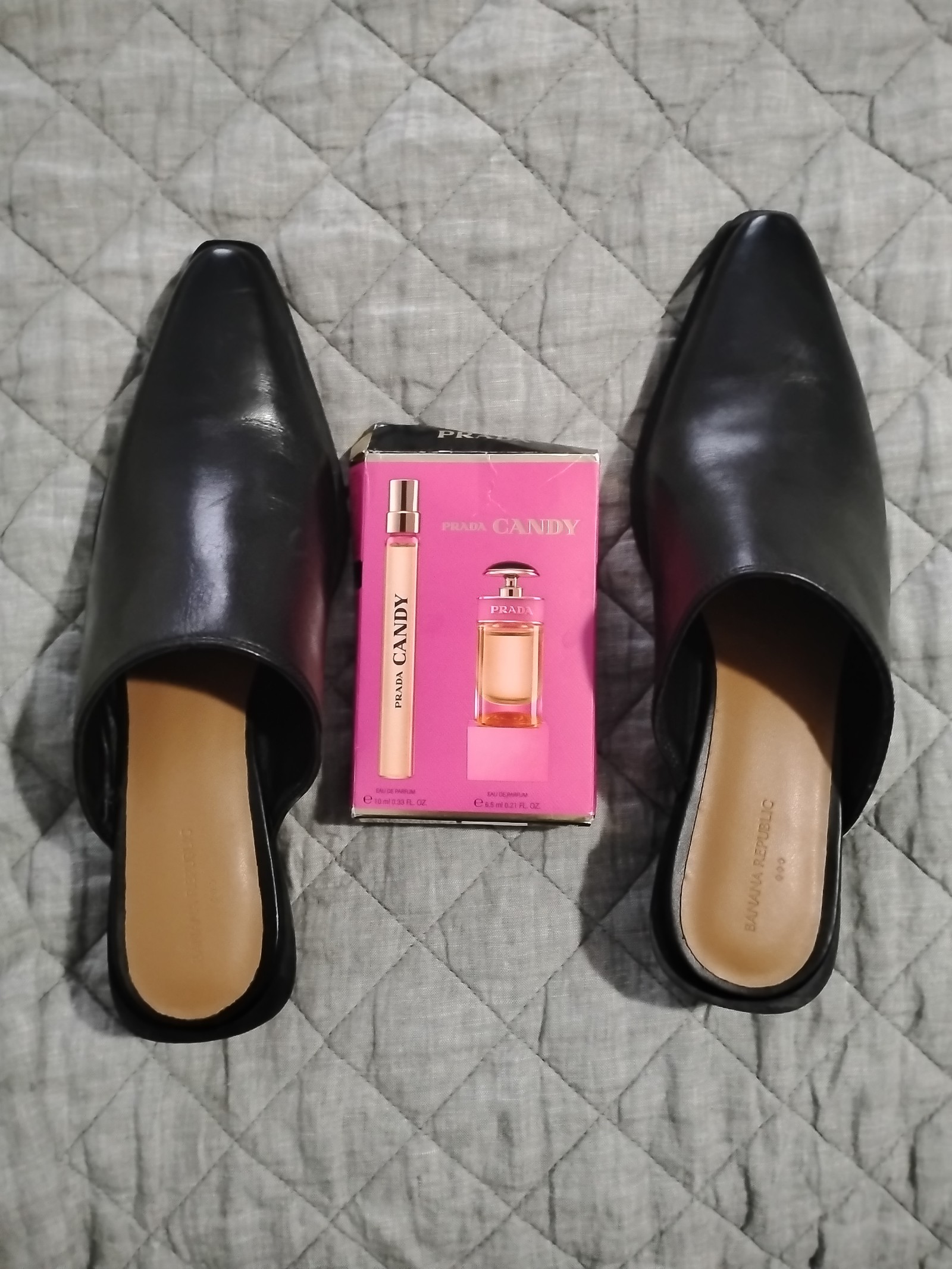 Banana Republic woman's black leather shoes size 10
