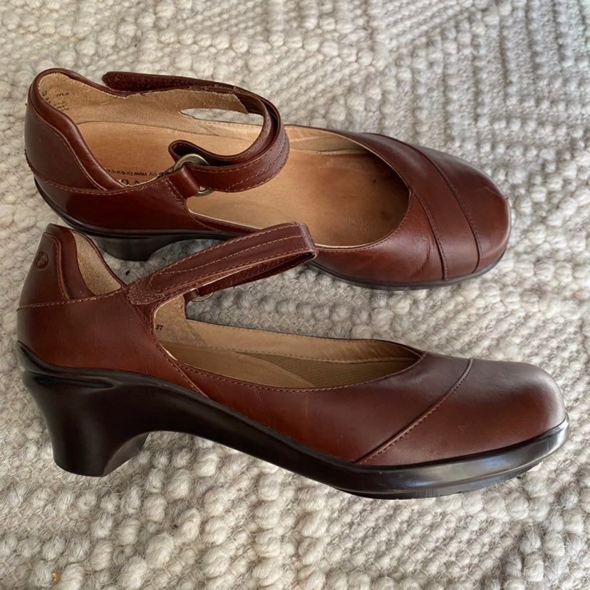 Aravon shoes