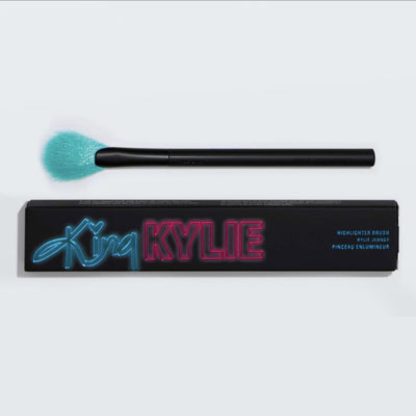 Sold out king Kylie Cosmetics Highlighter brush