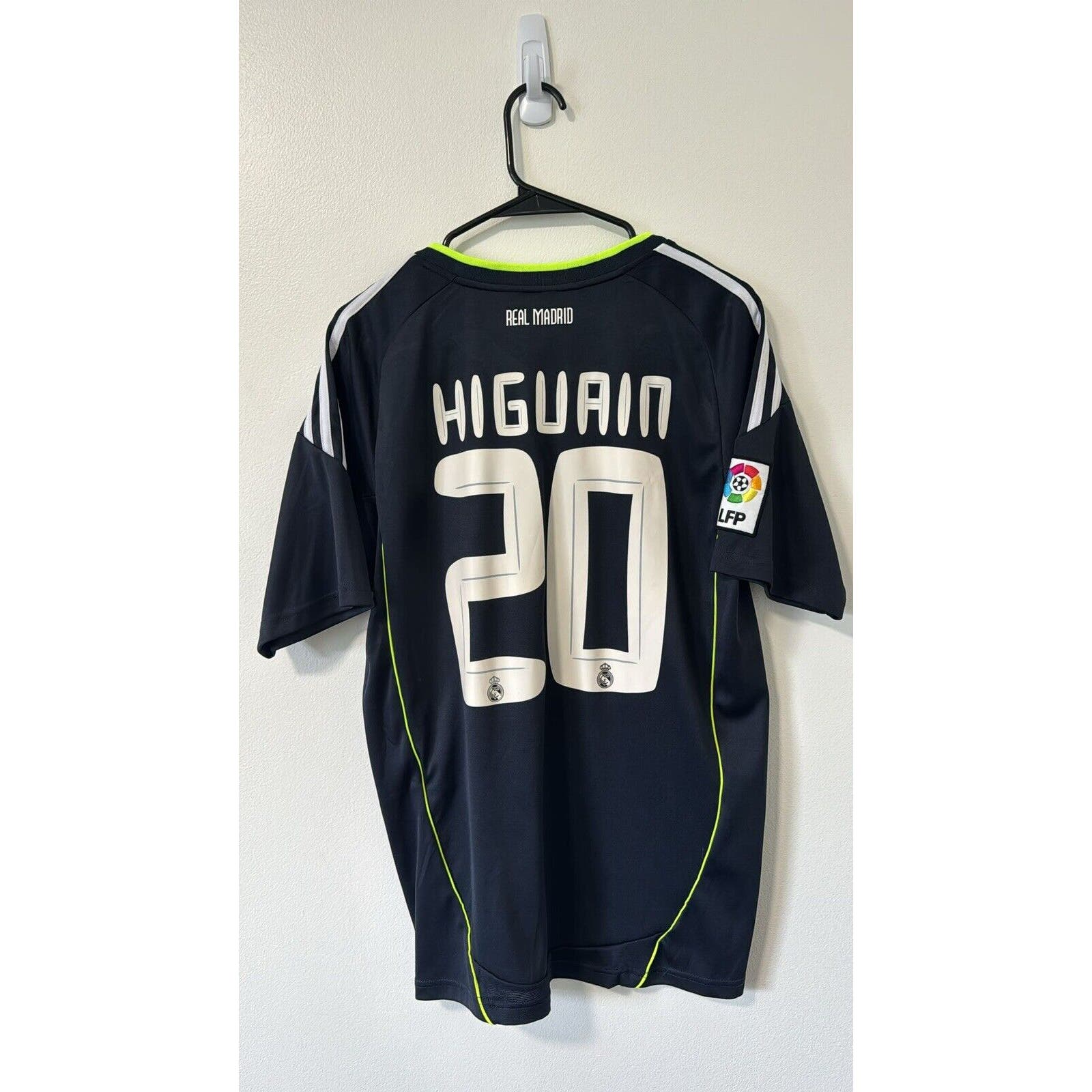 Real Madrid Jersey Away 2010/11 #20 Higuaín (Large)