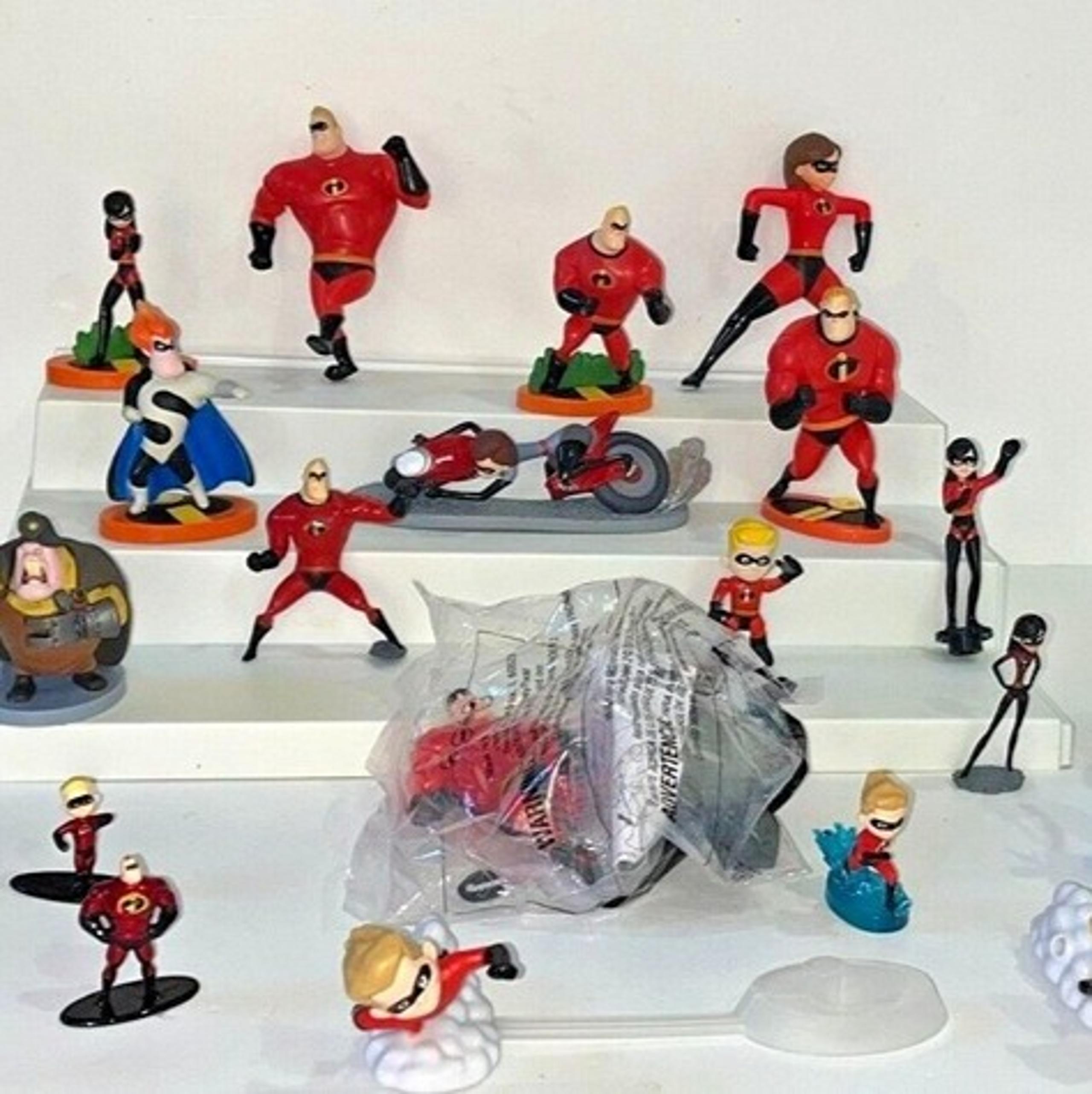 The Incredibles 2 Deluxe Action Figures BIG Lot Of 22 PVC Playset - Disney Pixar