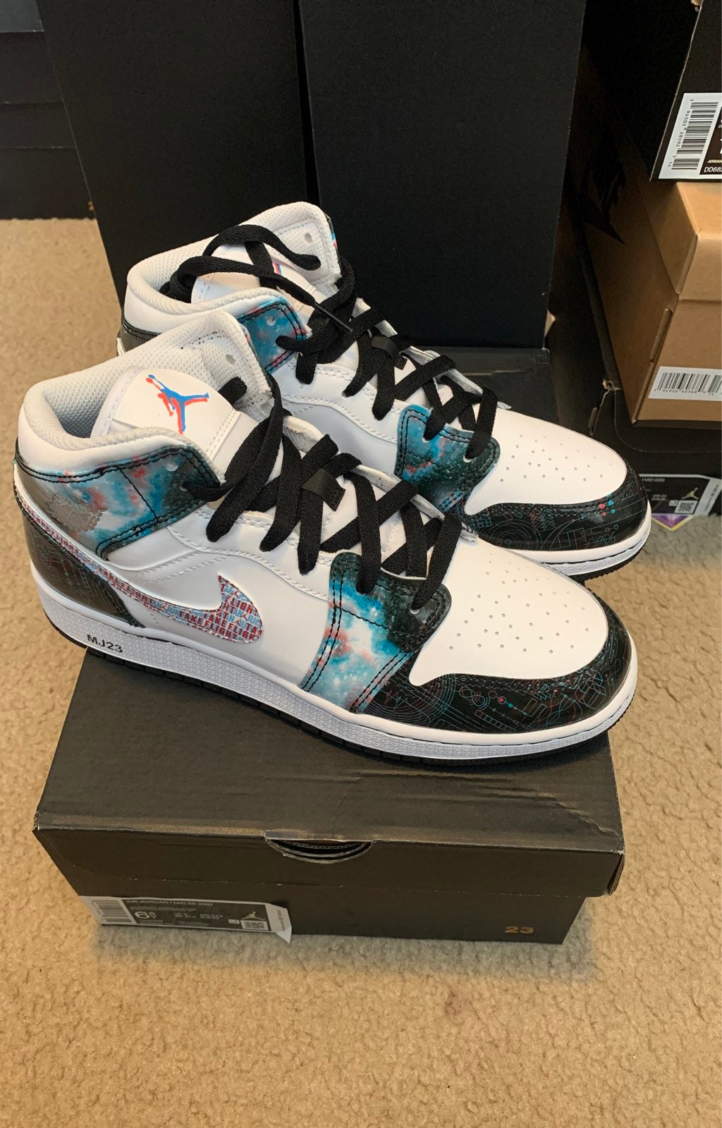 Air Jordan 1 Mid size 6.5Y