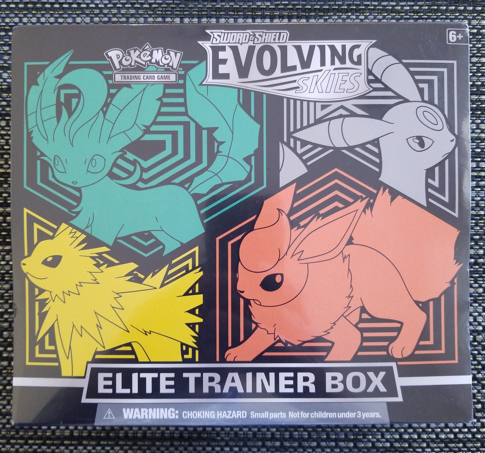 Elite Trainer Box pokemon evolving skies brand new sealed