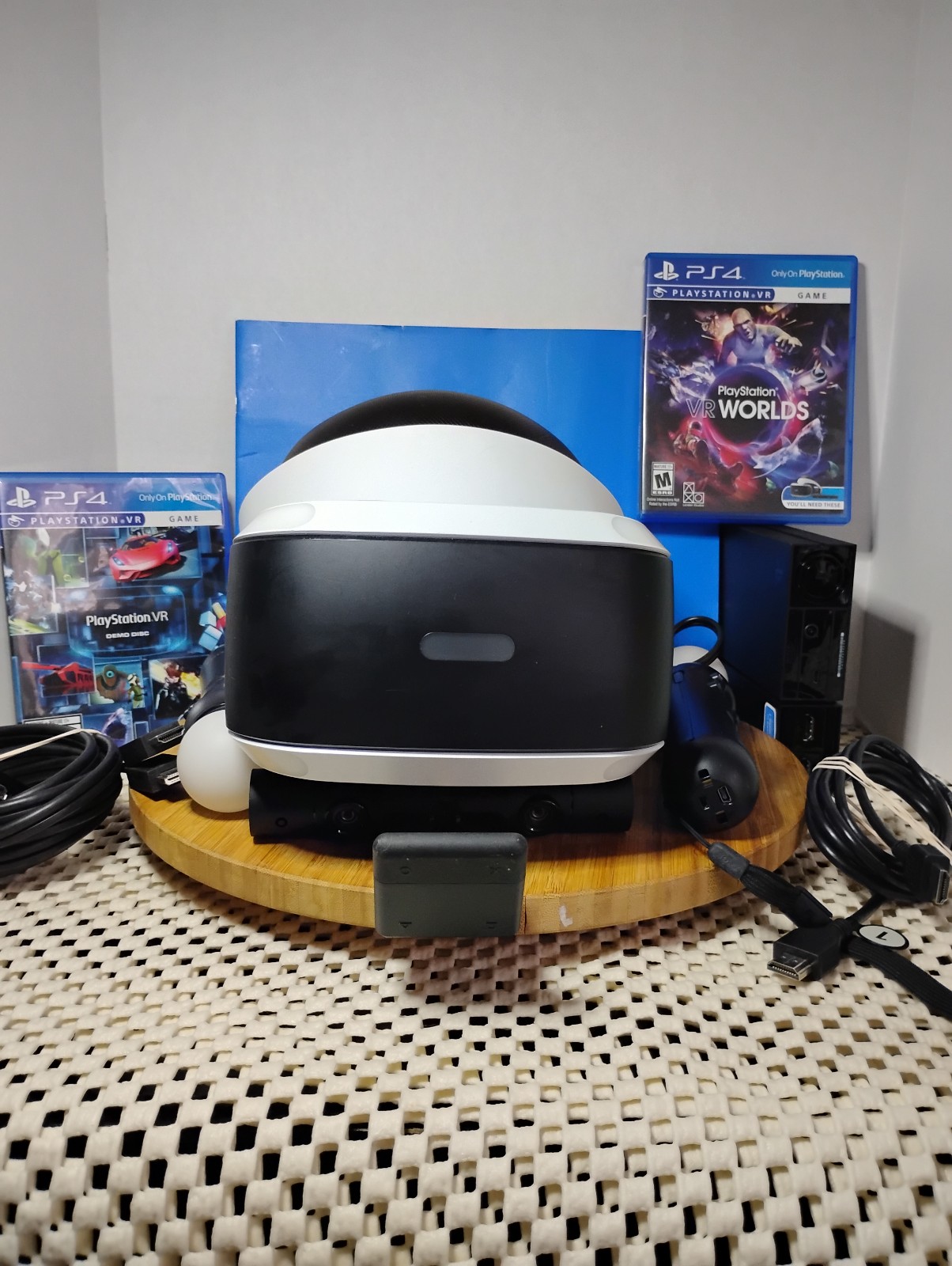 PlayStation 4 VR PSVR PS4 White CUH-ZVR1 Headset Bundle