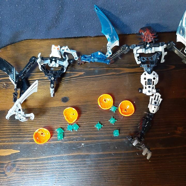 LEGO Bionicle Lot of 2 Vamprah Phantoka Each Has 4 Leech 8692 8693 Not Complete