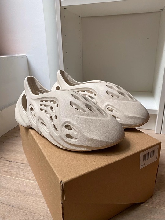 size10 Yeezy Foam Runner Onyx