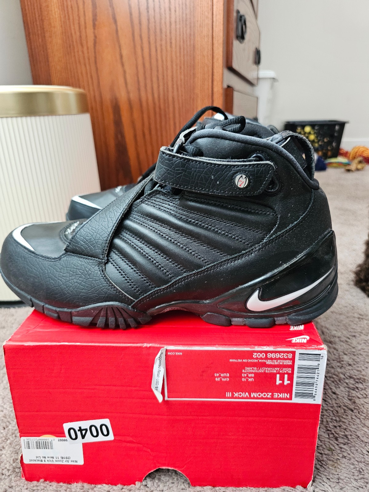 NIKE ZOOM VICK III BLACKOUT DS MEN SIZE 11