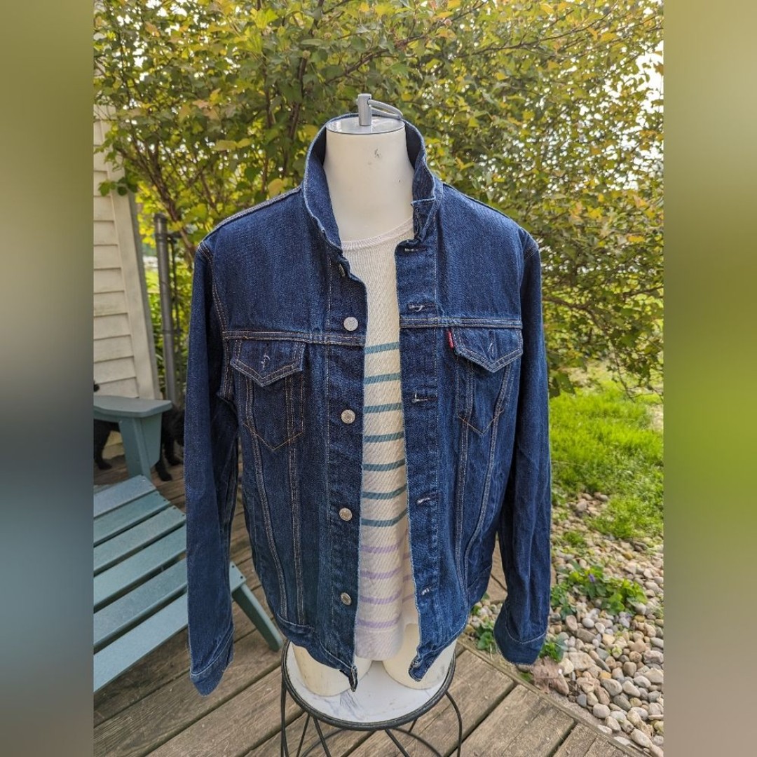 Men's Levis Classic Dark Wash Denim Jacket Sz Lg