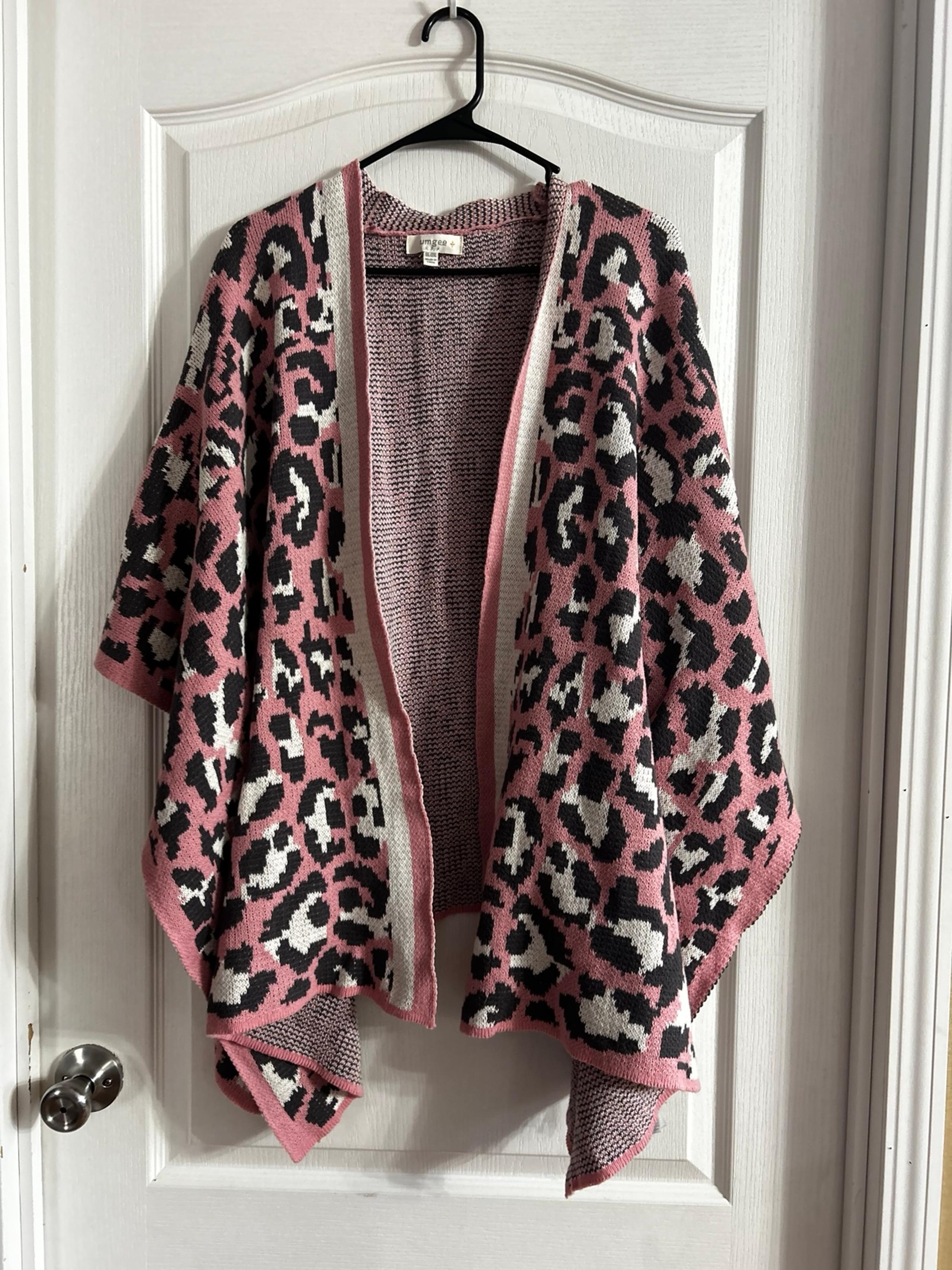 Umgee Pink Gray Animal Print Sweater Size 1X/2X