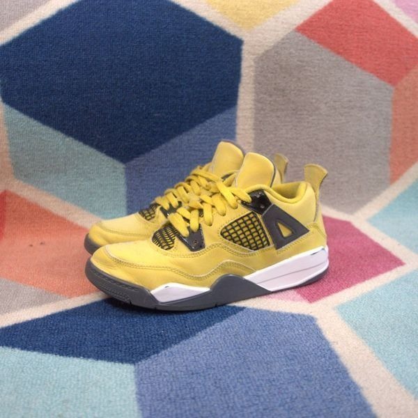 Jordan 4 Retro Lightning 2021 Kids Size 2Y Shoes BQ7669-700