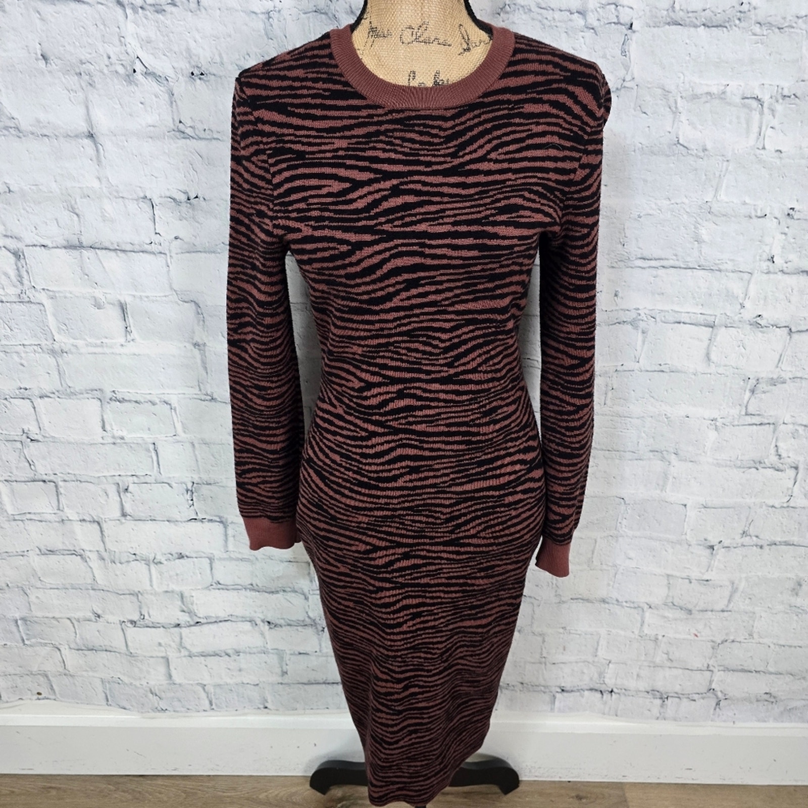 Express x negin mirsalehi midi dress Sz M long sleeve crew neck zebra print A36