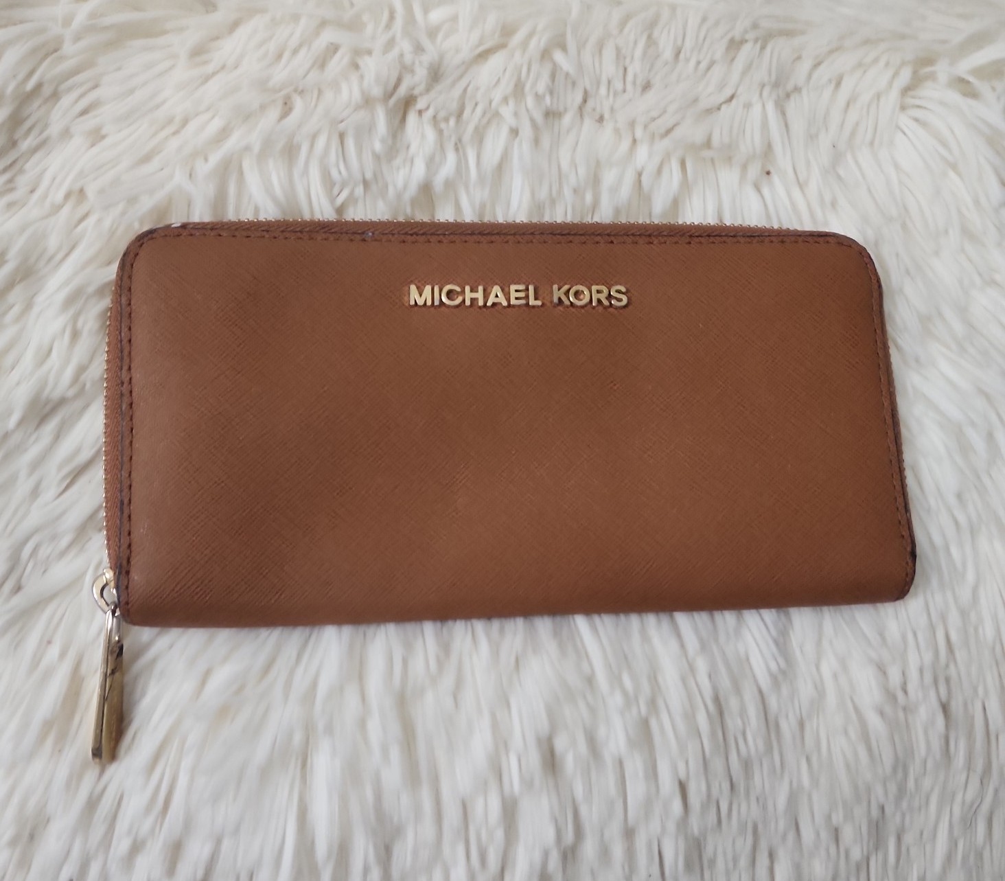 Michael Kors Outlet Jet Set Travel Large Saffiano Leather Quarter-Zip Wallet