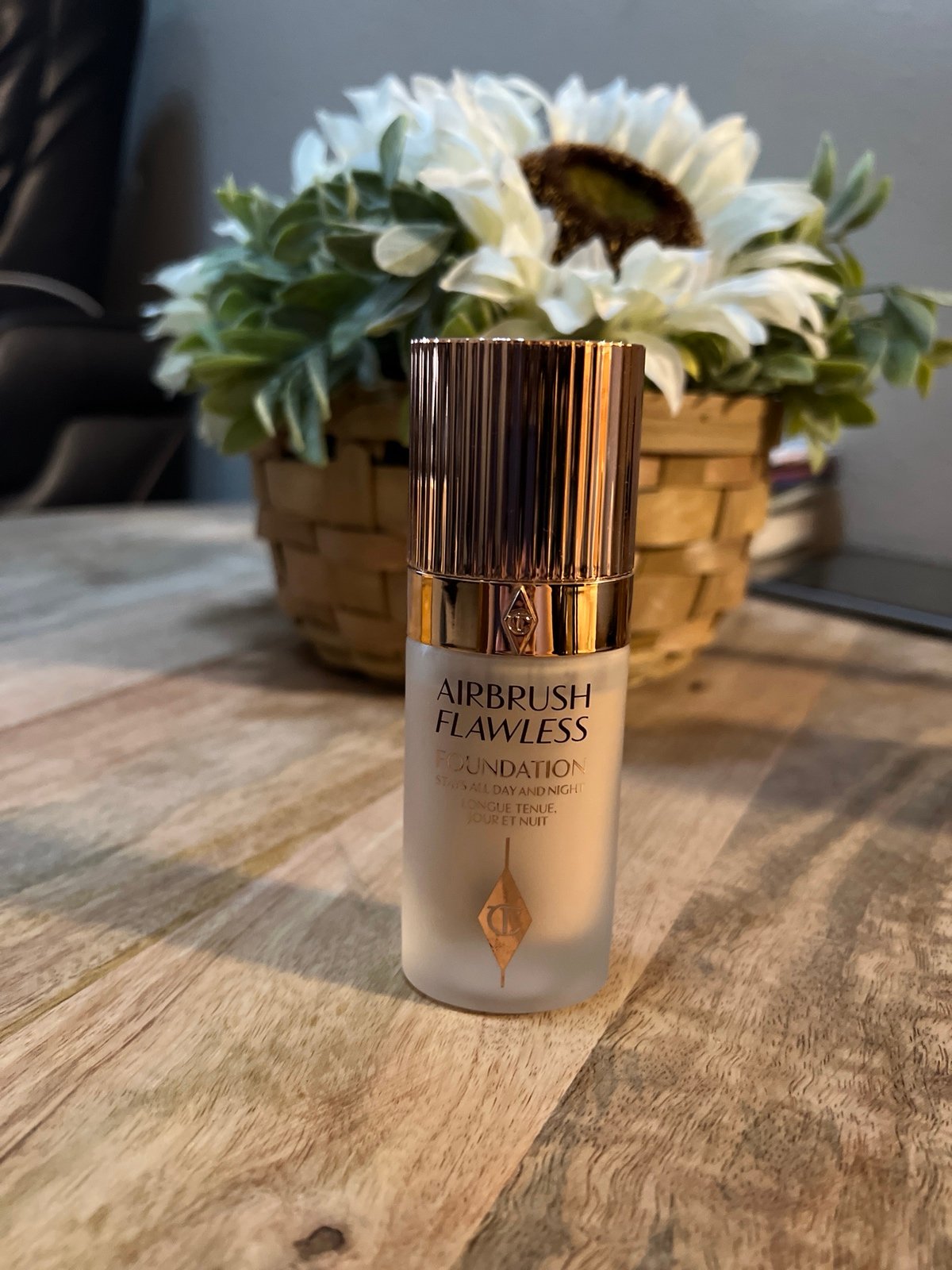 Charlotte Tilbury Airbrush flawless foundation